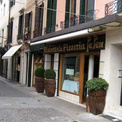 Padua's Restaurant Pe Pen